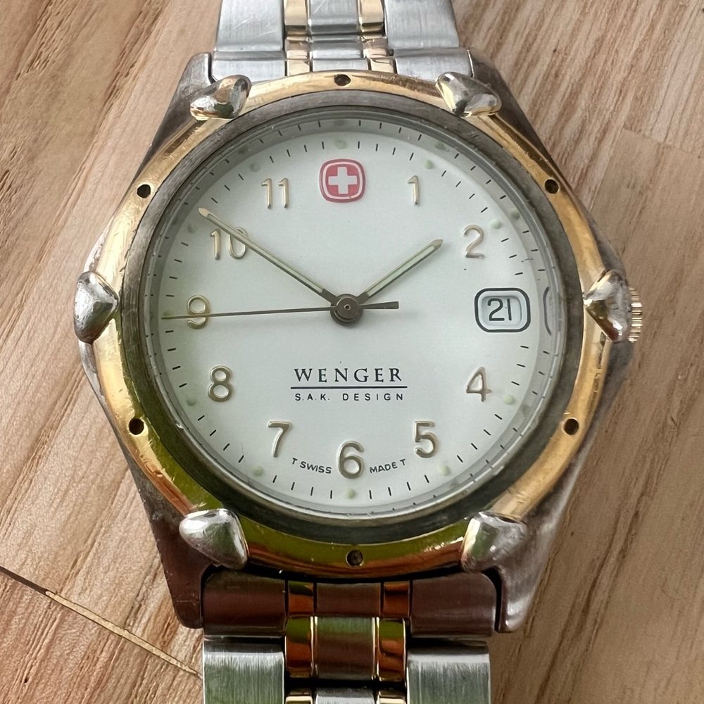 Wenger SAK design Swiss two-toned dress watch NEW BATTERY